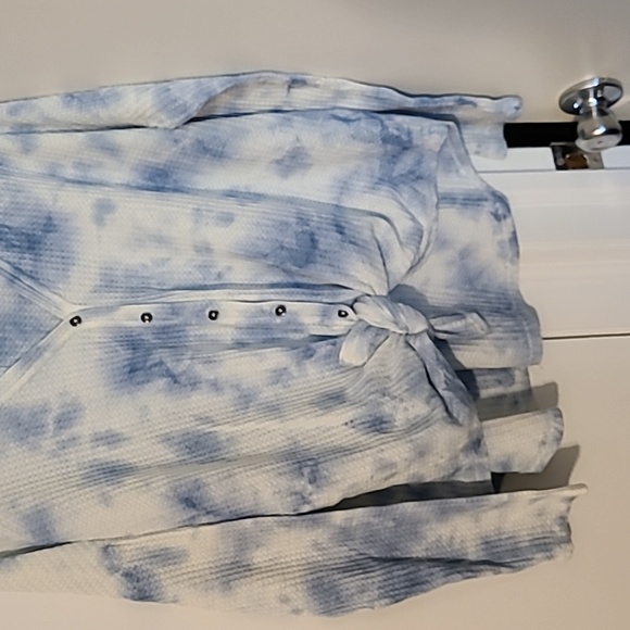 Lightweight tie-dye Thermal,  $4 if bundled - Picture 9 of 10